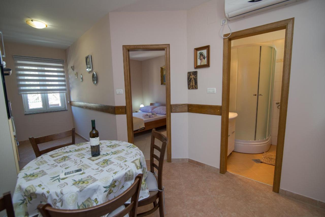 Apartments With A Parking Space Punta Kriza, Cres - 8082 Kültér fotó