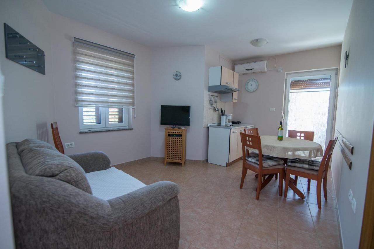 Apartments With A Parking Space Punta Kriza, Cres - 8082 Kültér fotó